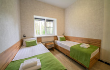 Место в двухместном номере с одной двуспальной или двумя раздельными кроватями