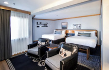 Четырёхместный номер Premier с видом на озеро