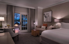 Четырёхместный номер Standard с балконом и с видом на озеро