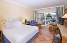 Двухместный номер Deluxe с видом на бассейн