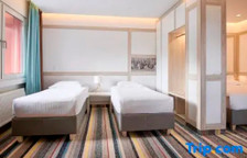 Трёхместный номер Deluxe с видом на горы