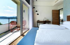 Одноместный люкс Superior c 1 комнатой с балконом и с видом на озеро