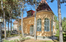 Вилла с 5 комнатами с балконом