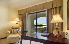 Двухместный номер Superior с частичным видом на море