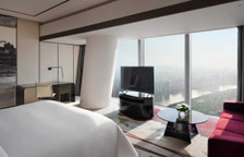 Двухместный номер клубный Premier with Canton Tower view