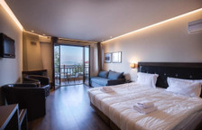 Четырёхместный номер with lake view and fireplace