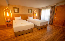 Четырёхместный номер Family с частичным видом на море