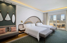 Четырёхместный номер Westin Club с балконом и с красивым видом из окна