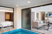 Люкс Pool Indoor Grand с 2 комнатами с видом на море