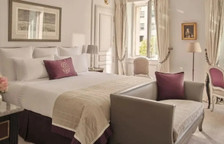Двухместный номер Deluxe with Avenue Montaigne View