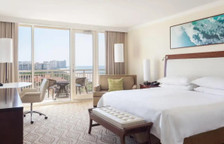 Двухместный номер Partial View с балконом и with Gulf View