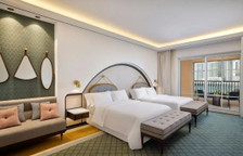 Четырёхместный номер Westin Club с балконом и с видом на море