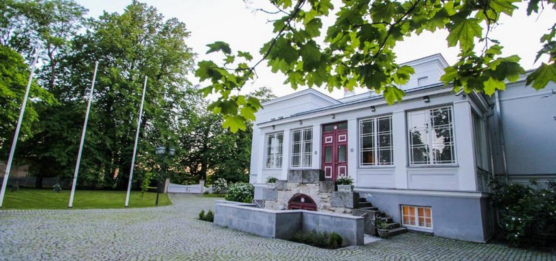 Saka Manor