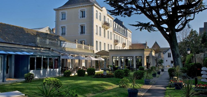 Grand Hotel de Courtoisville