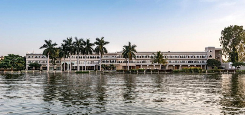 Hotel Lakend