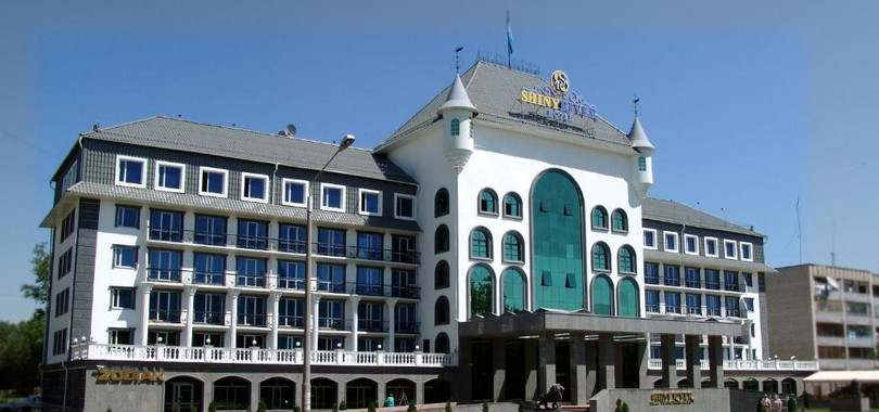 Shiny River Hotel