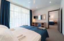 Гермес. Улучшенный двухкомнатный номер с одной двуспальной или двумя односпальными кроватями (трансформеры)