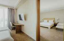 Фэмили Сьюит с балконом боковой вид на море к.1