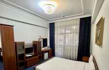 Двухместный Стандарт с балконом с одной кроватью + доп.место 0-12, боковой вид на море (Главный корпус)