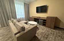 Джуниор Сюит