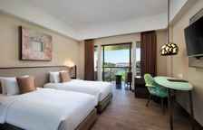 Двухместный номер Deluxe с балконом и с видом на бассейн