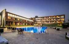 Двухместный номер Executive с балконом и с видом на бассейн