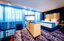 Двухместный люкс с видовой ванной Представительский с видом на реку