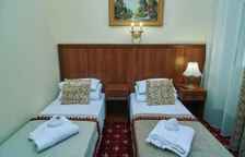 Номер Стандарт Улучшенный с террасой Комфорт с видом из окна на дачу Шаляпина